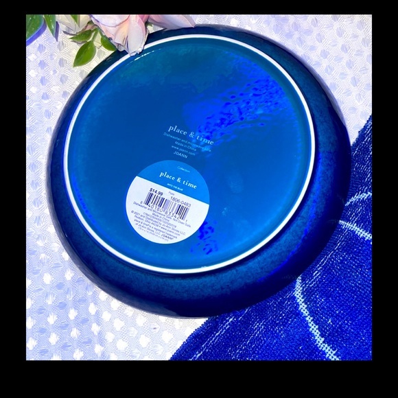 Place & Time Summer Reactive Appetizer Plate - Colt Blue
And Hand Towl - Picture 2 of 4